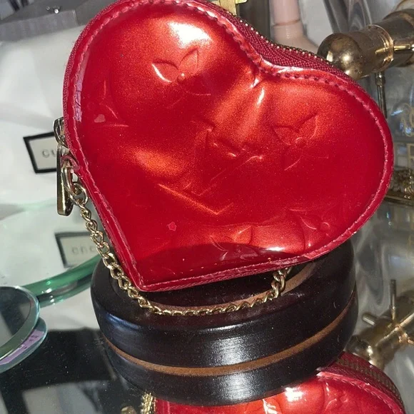 - Louis Vuitton Vernis Heart ♥️ Wallet - Picture 5 of 9